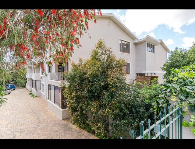2 BEDROOM APARTMENT TO LET IN ORANJEZICHT